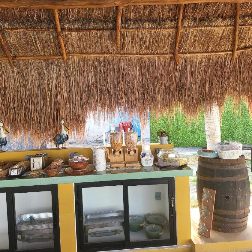 Pelican Inn At Las Dunas Челем Екстер'єр фото