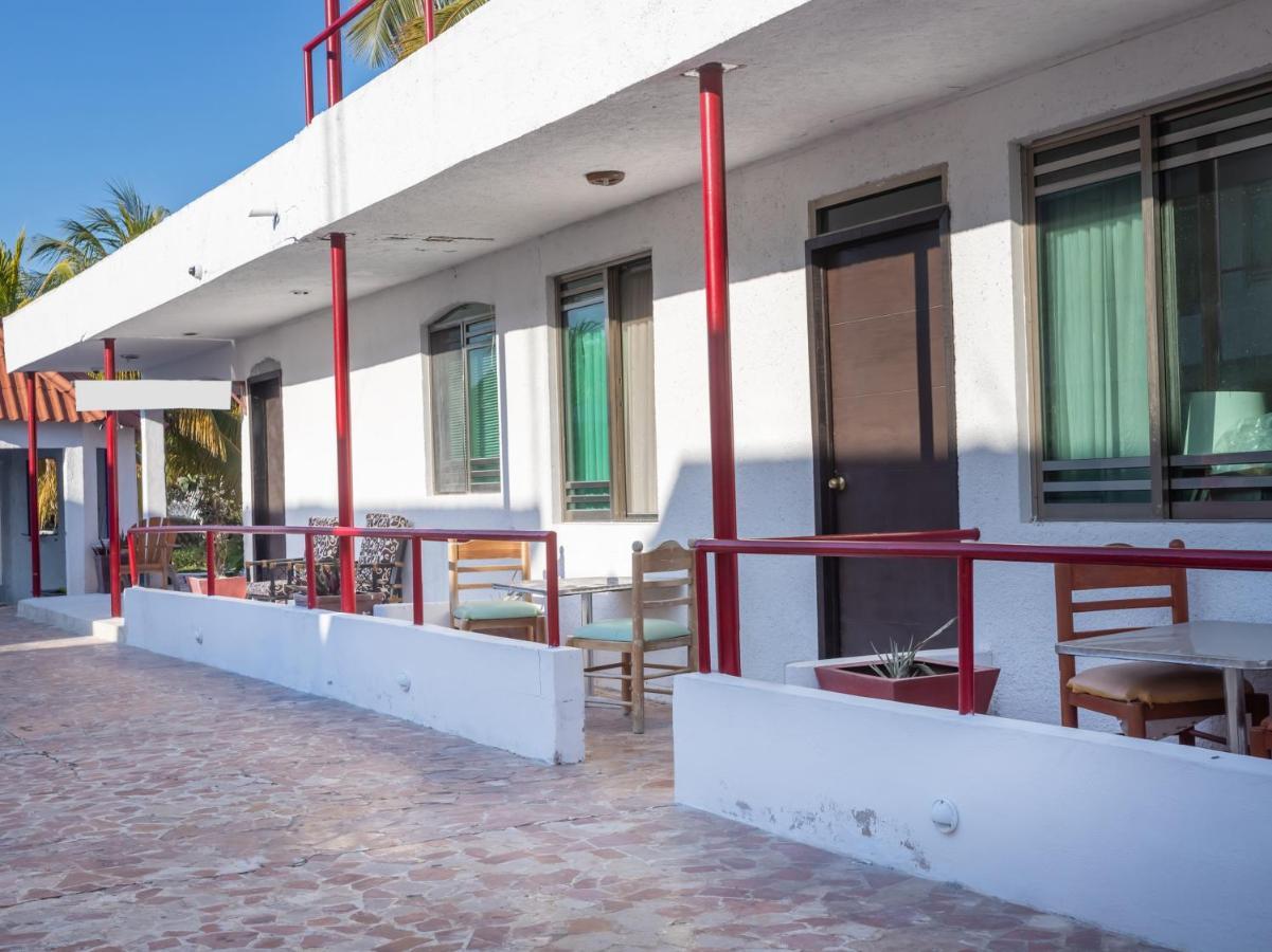 Pelican Inn At Las Dunas Челем Екстер'єр фото