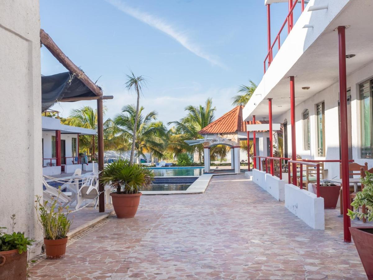 Pelican Inn At Las Dunas Челем Екстер'єр фото